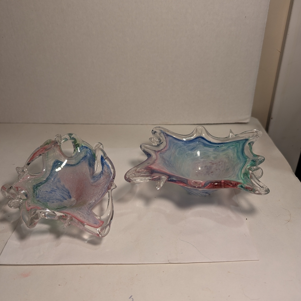 Two Handblow pieces of Murano-style art glass bowls with scalloped edges.
